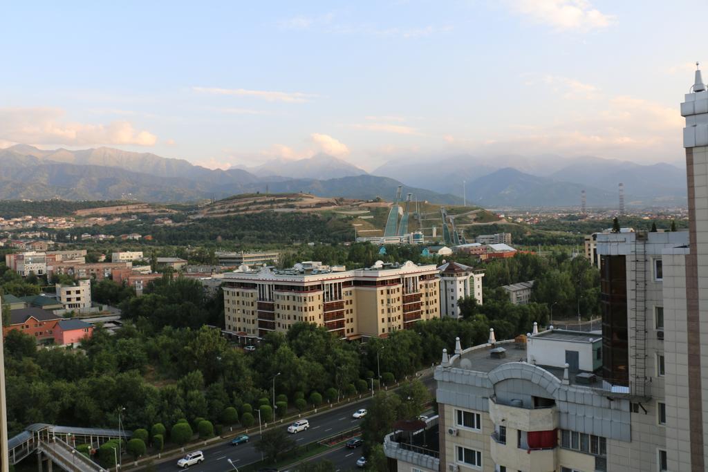 Penthouse With 3-Bedrooms Almaty Exterior photo