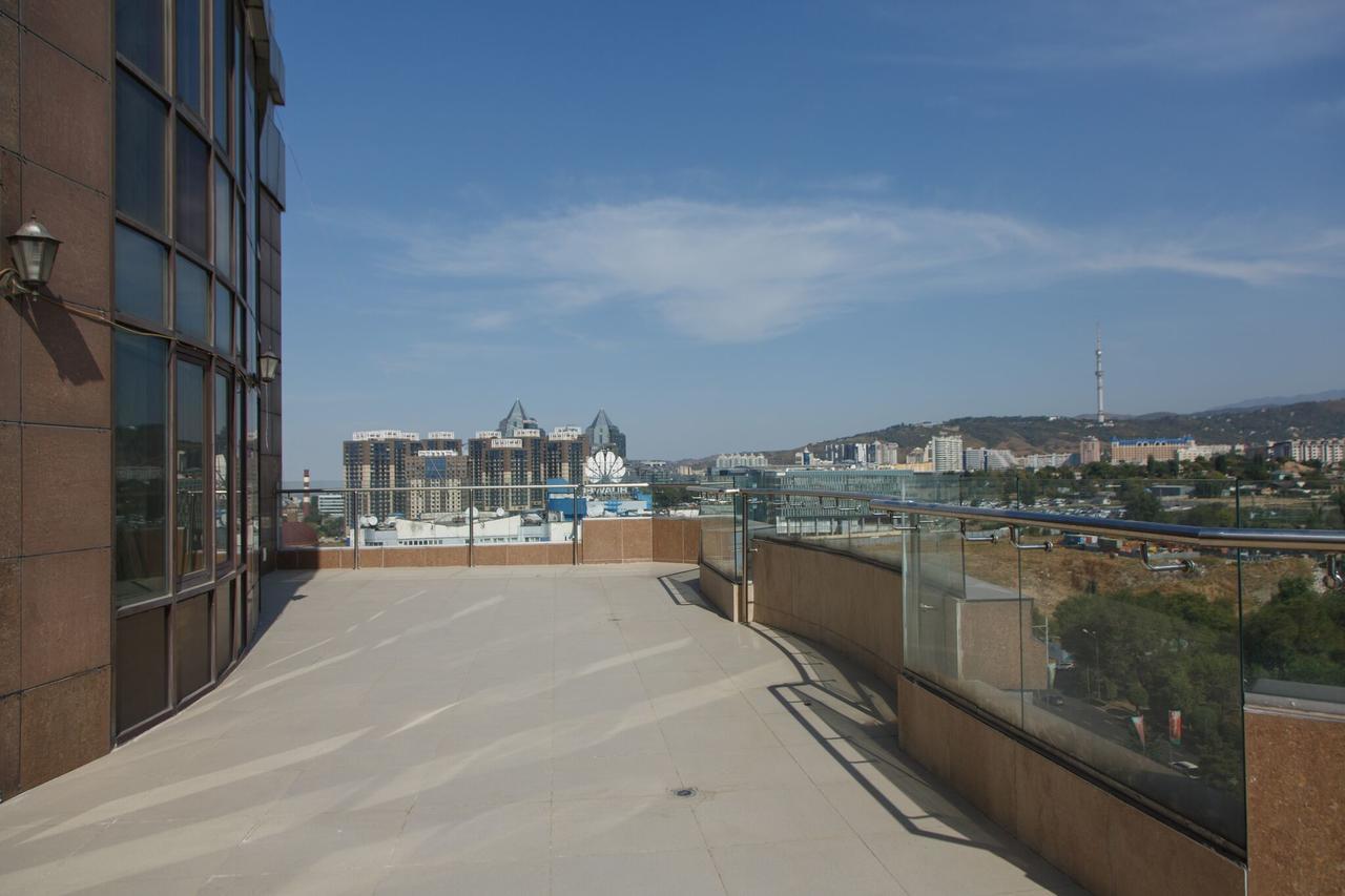 Penthouse With 3-Bedrooms Almaty Exterior photo