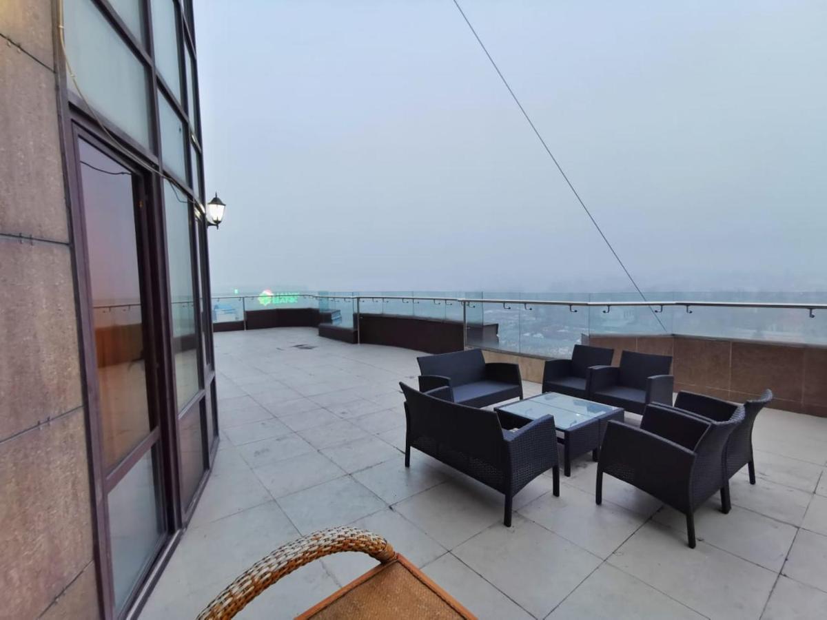 Penthouse With 3-Bedrooms Almaty Exterior photo